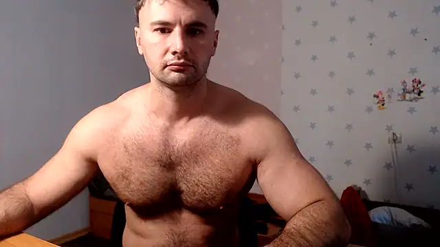 Show modela muscle_uncut na web-kameri