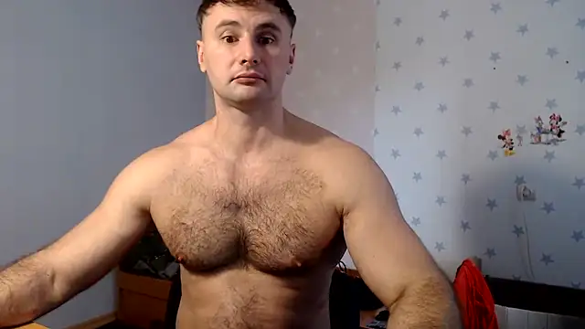 Show modela muscle_uncut na web-kameri
