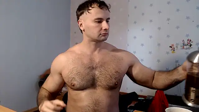 Show modela muscle_uncut na web-kameri
