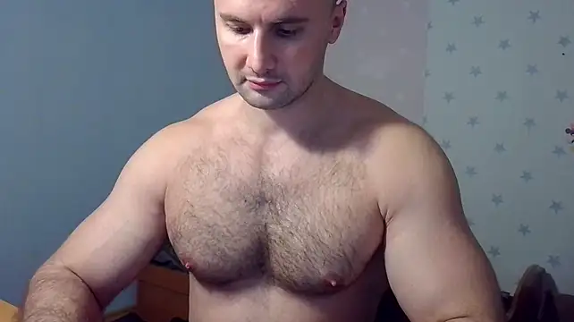 Show modela muscle_uncut na web-kameri