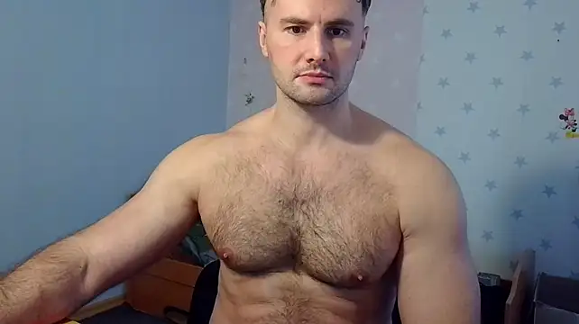 Show modela muscle_uncut na web-kameri