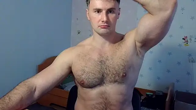 Show modela muscle_uncut na web-kameri