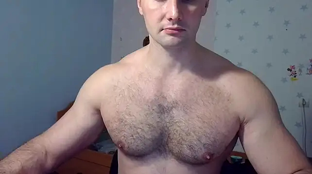 Show modela muscle_uncut na web-kameri