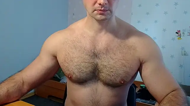 Show modela muscle_uncut na web-kameri