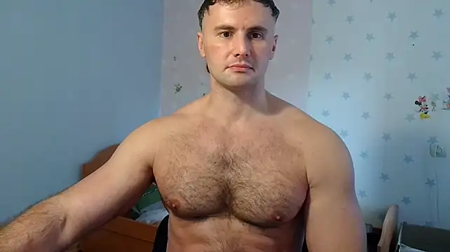 Show modela muscle_uncut na web-kameri