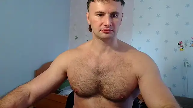 Show modela muscle_uncut na web-kameri