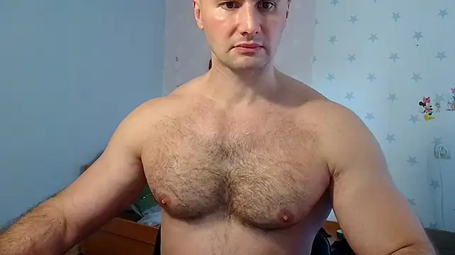 Show modela muscle_uncut na web-kameri