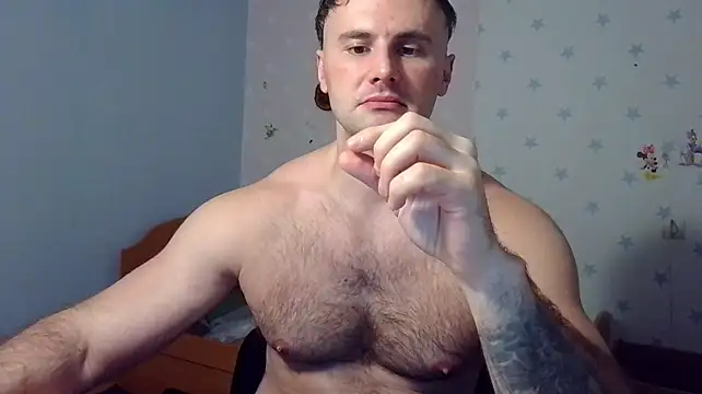 Show modela muscle_uncut na web-kameri