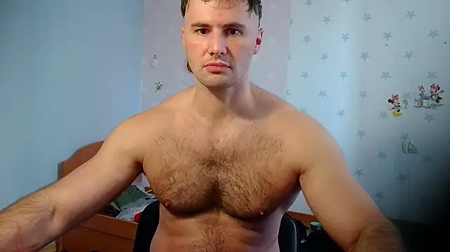 Show modela muscle_uncut na web-kameri