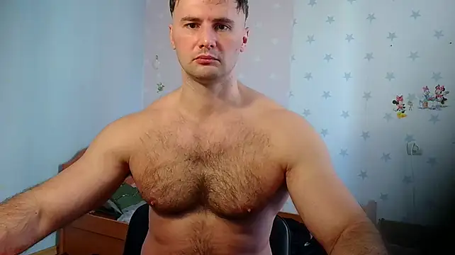 Show modela muscle_uncut na web-kameri
