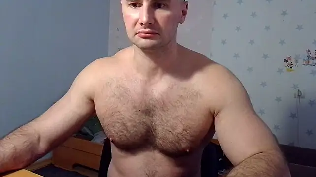 Show modela muscle_uncut na web-kameri