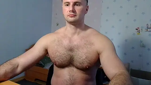 Show modela muscle_uncut na web-kameri