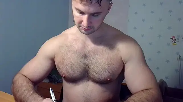 Show modela muscle_uncut na web-kameri