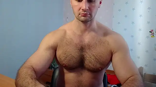Show modela muscle_uncut na web-kameri