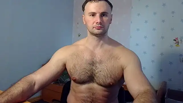 Show modela muscle_uncut na web-kameri