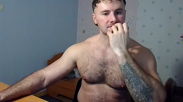 Show modela muscle_uncut na web-kameri