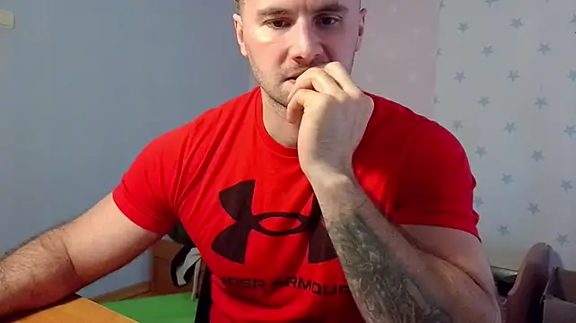 Show modela muscle_uncut na web-kameri