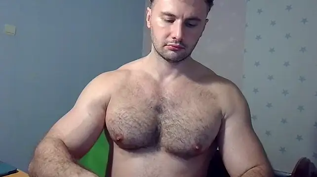 Show modela muscle_uncut na web-kameri