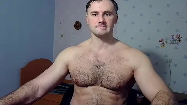 Show modela muscle_uncut na web-kameri