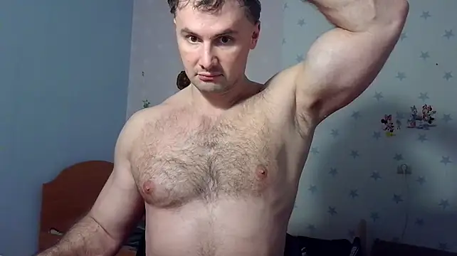 Show modela muscle_uncut na web-kameri