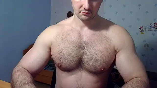 Show modela muscle_uncut na web-kameri