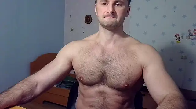 Show modela muscle_uncut na web-kameri