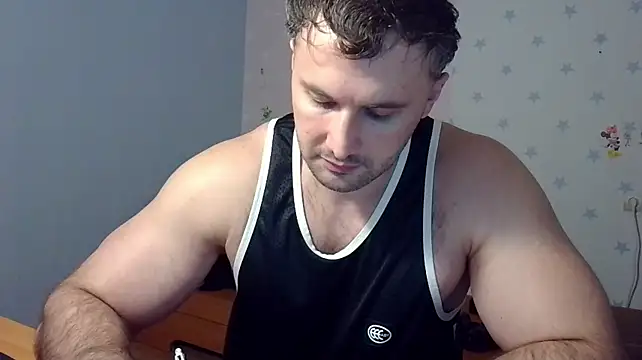 Show modela muscle_uncut na web-kameri