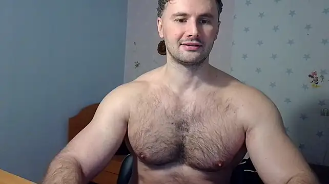 Show modela muscle_uncut na web-kameri