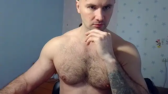 Show modela muscle_uncut na web-kameri