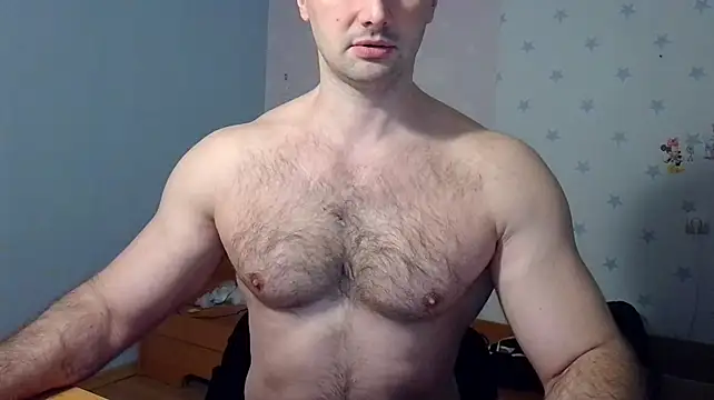 Show modela muscle_uncut na web-kameri