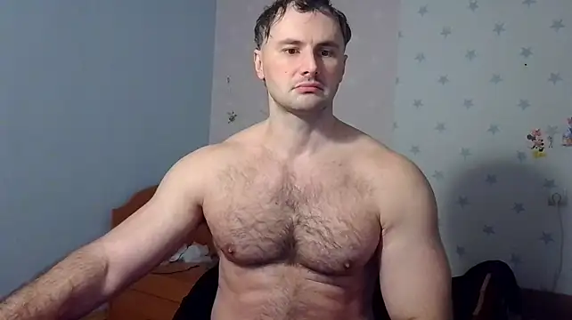 Show modela muscle_uncut na web-kameri