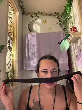 הופעת וובקאם של TranSexualJade95