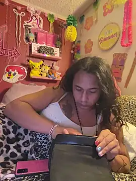 Show modela TranSexualJade95 na web-kameri
