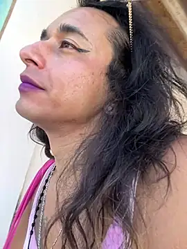 TranSexualJade95: διαδικτυακό σόου στην κάμερα