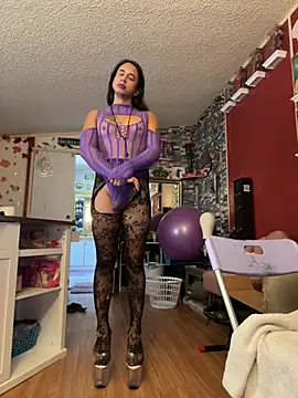 Pokazy przed kamerką – TranSexualJade95