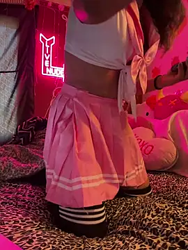 Pokazy przed kamerką – TranSexualJade95