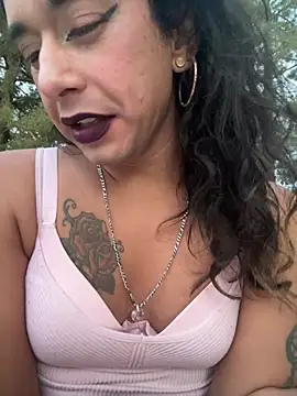 TranSexualJade95: διαδικτυακό σόου στην κάμερα