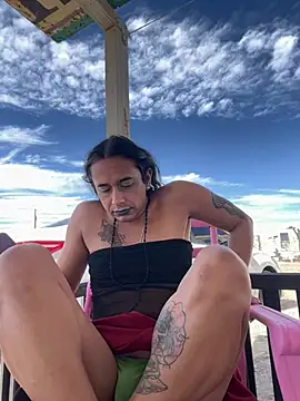 Show modela TranSexualJade95 na web-kameri