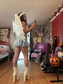 הופעת וובקאם של TranSexualJade95