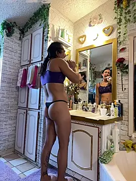 Show modela TranSexualJade95 na web-kameri