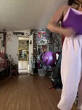 TranSexualJade95: διαδικτυακό σόου στην κάμερα