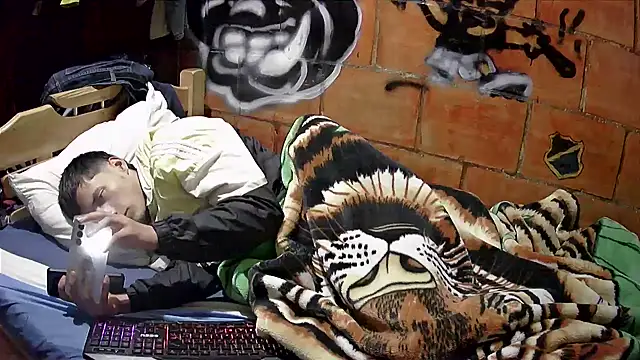 alexandercruz's Live XXX Chat