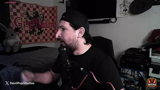 DevilPup75_: διαδικτυακό σόου στην κάμερα