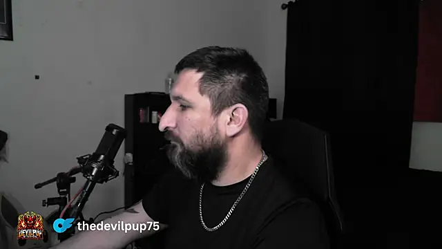 DevilPup75_: διαδικτυακό σόου στην κάμερα
