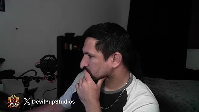 DevilPup75_ Show in webcam