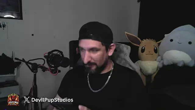 DevilPup75_: διαδικτυακό σόου στην κάμερα