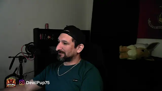 DevilPup75_: διαδικτυακό σόου στην κάμερα