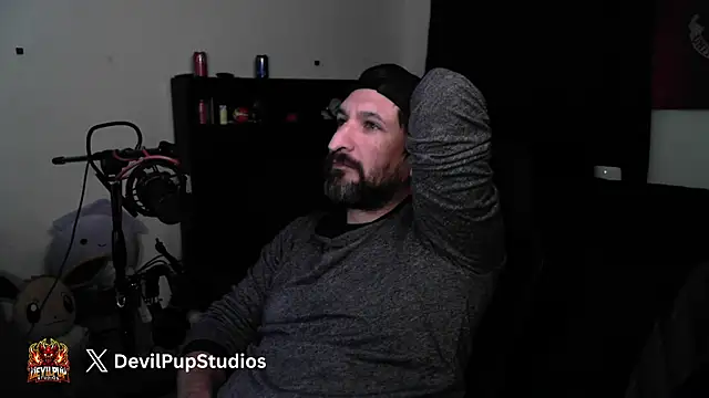 הופעת וובקאם של DevilPup75_