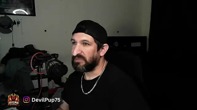 הופעת וובקאם של DevilPup75_