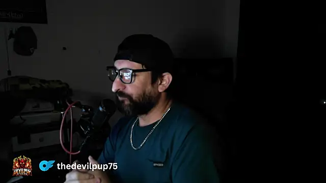 DevilPup75_ Show in webcam